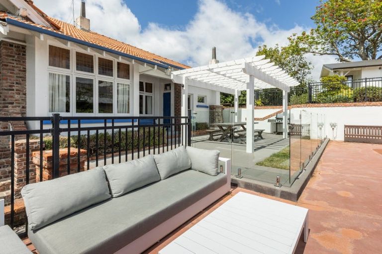 Photo of property in 60 Milton Road, Bluff Hill, Napier, 4110