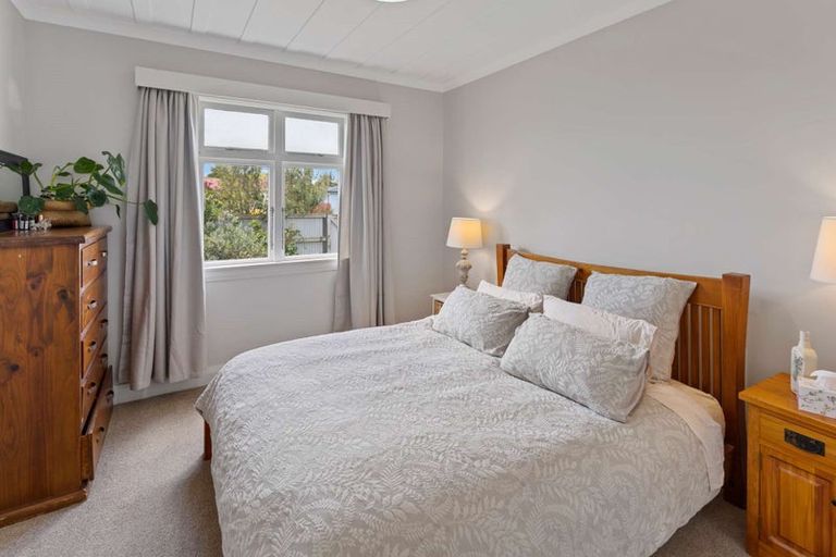 Photo of property in 2 Ngahina Street, Marton, 4710