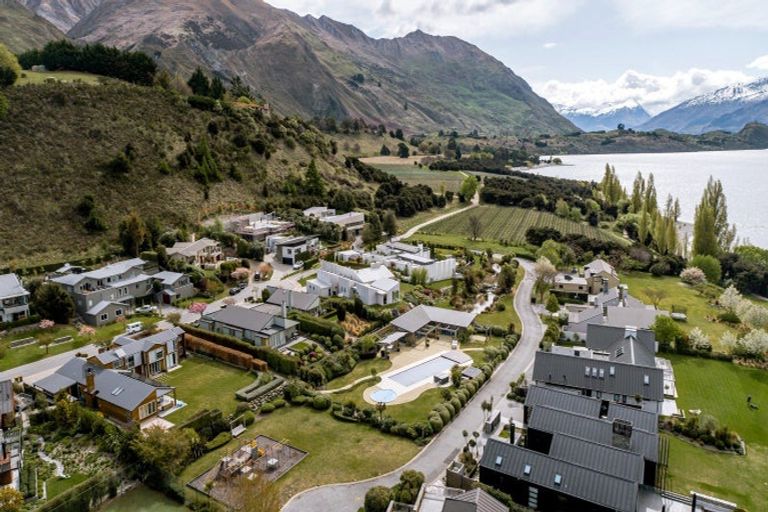 Photo of property in 14 Sunrise Bay Drive, Wanaka, 9305