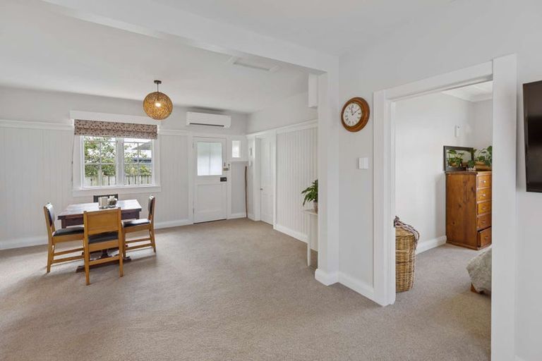 Photo of property in 2 Ngahina Street, Marton, 4710