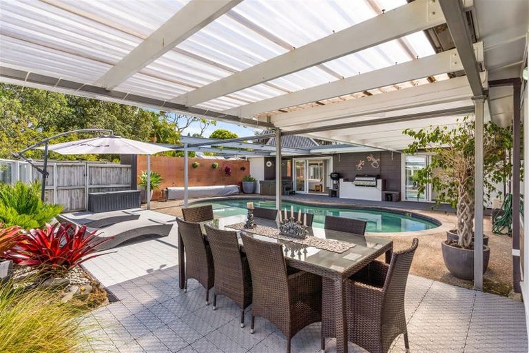 Photo of property in 9 Susanne Place, Pakuranga, Auckland, 2010