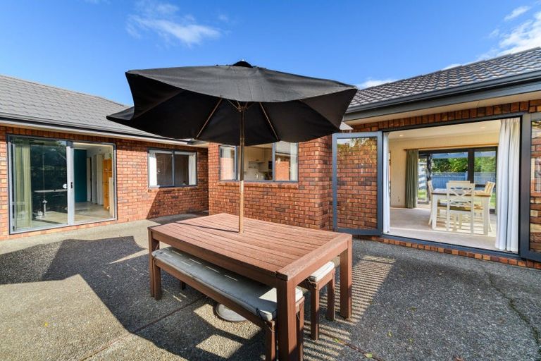 Photo of property in 12 Mana Place, Awapuni, Palmerston North, 4412