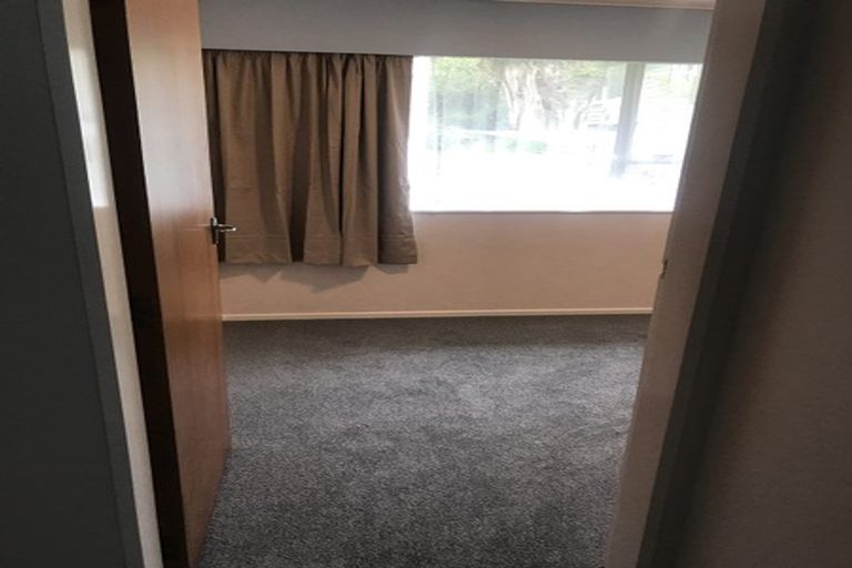 Photo of property in 3 Cyril Way, Paparangi, Wellington, 6037