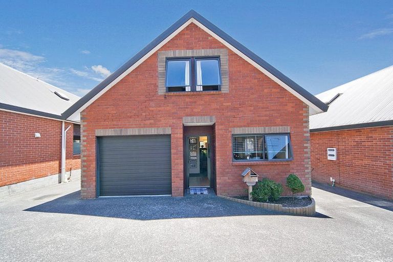 Photo of property in 17/37 Fields Parade, Oteha, Auckland, 0632