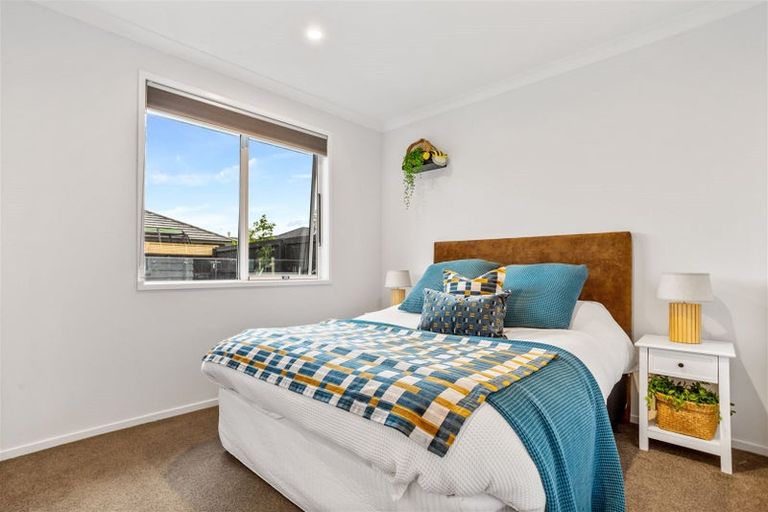 Photo of property in 5 Aporo Drive, Kumeu, 0810