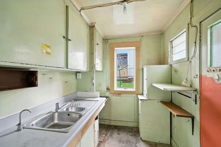 Photo of property in 44 South Road, The Glen, Dunedin, 9011