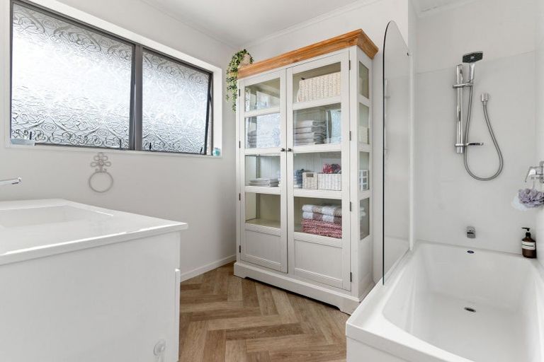 Photo of property in 72 Venice Street, Martinborough, 5711