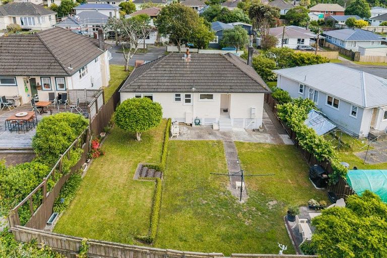 Photo of property in 11 Gardiner Grove, Wainuiomata, Lower Hutt, 5014