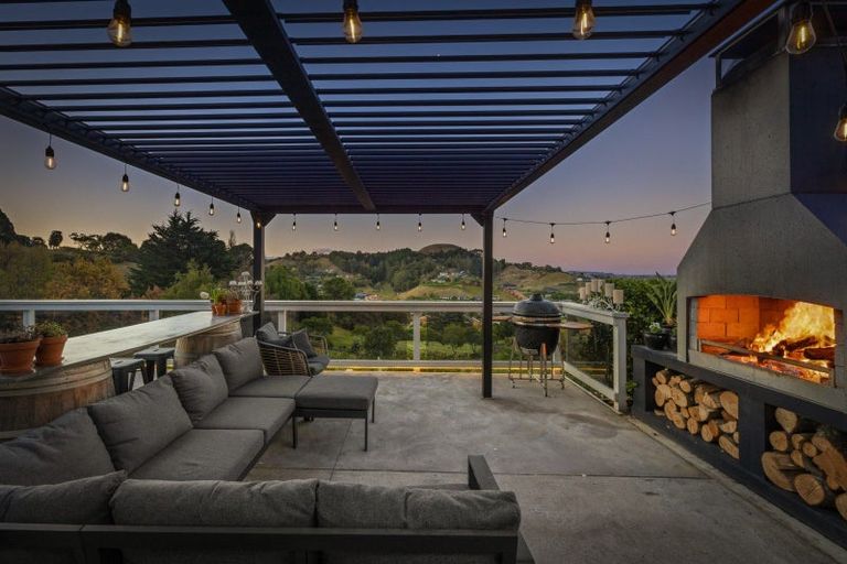 Photo of property in 1 Te Roera Drive, Taradale, Napier, 4112