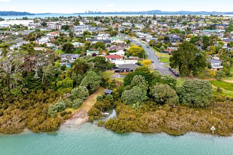 Photo of property in 2 Wharf Road, Te Atatu Peninsula, Auckland, 0610
