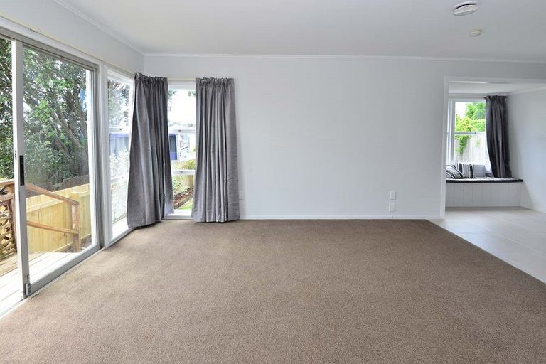 Photo of property in 71b Red Beach Road, Red Beach, 0932