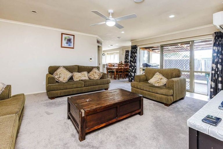 Photo of property in 27 Hill Crescent, Papakura, 2110