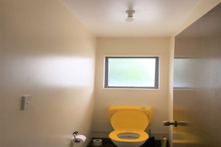 Photo of property in 32 Te Atatu Road, Te Atatu South, Auckland, 0610