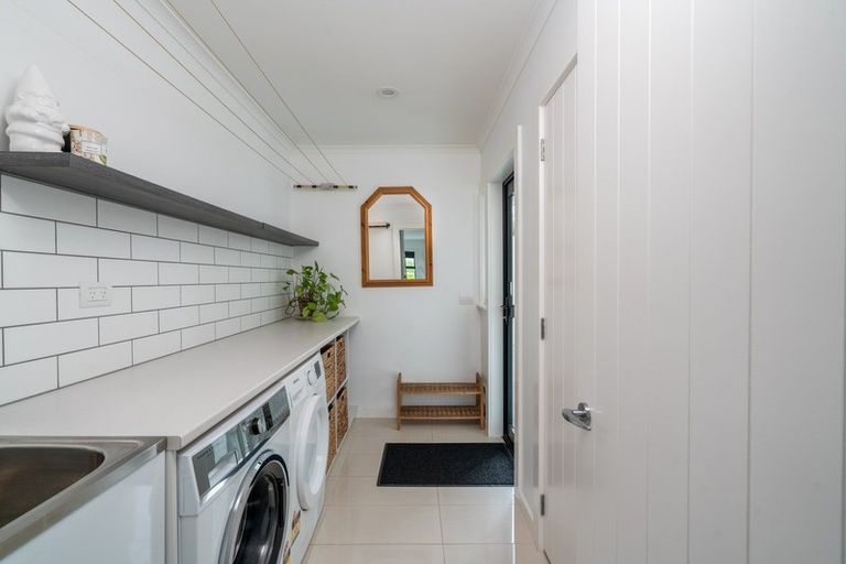 Photo of property in 20 Pukenamu Road, Rainbow Point, Taupo, 3330