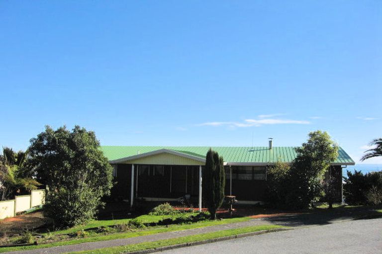 Photo of property in 3 Stanton Crescent, Karoro, Greymouth, 7805