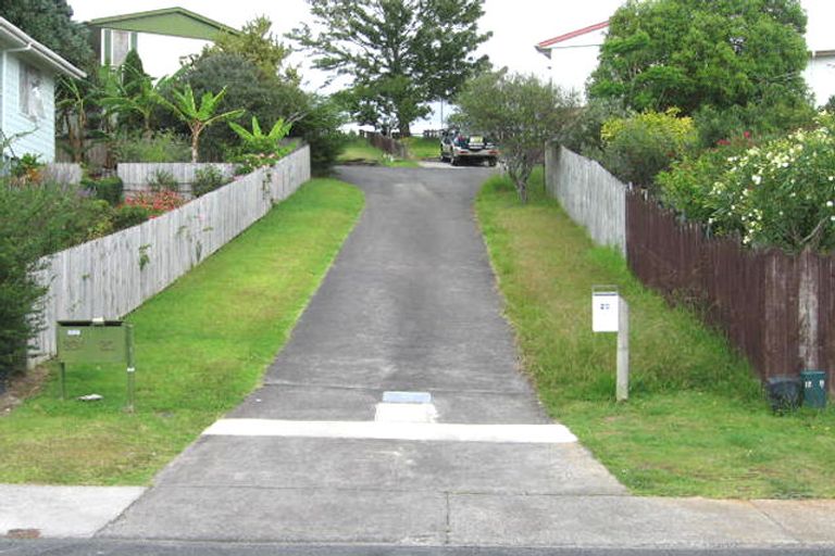 Photo of property in 1/20 Tawavale Crescent, Totara Vale, Auckland, 0629