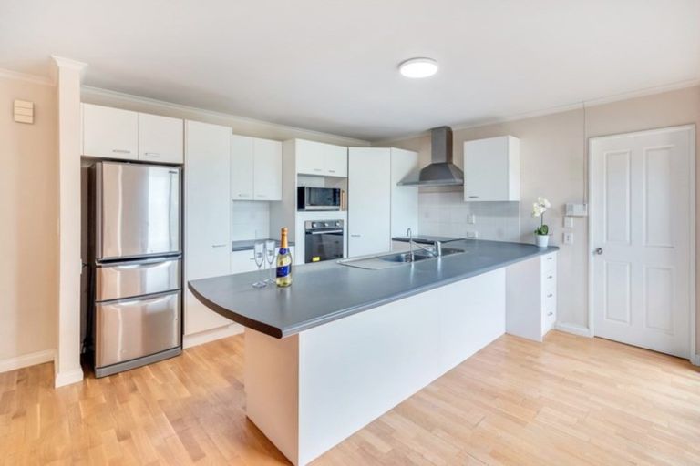 Photo of property in 20 Gairloch Place, Wattle Downs, Auckland, 2103