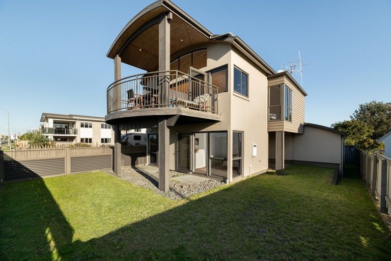 Photo of property in 908a Papamoa Beach Road, Papamoa Beach, Papamoa, 3118