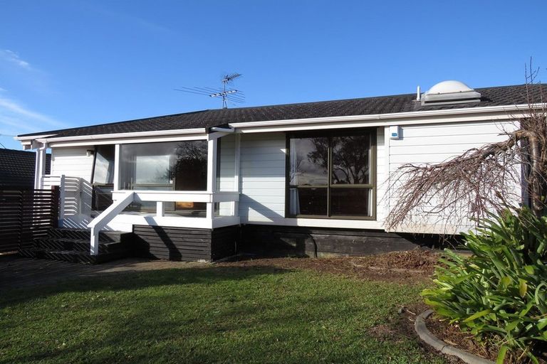 Photo of property in 114 Marina View Drive, West Harbour, Auckland, 0618