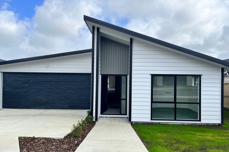 Photo of property in 19 Opouatu Avenue, Glenbrook, Waiuku, 2681