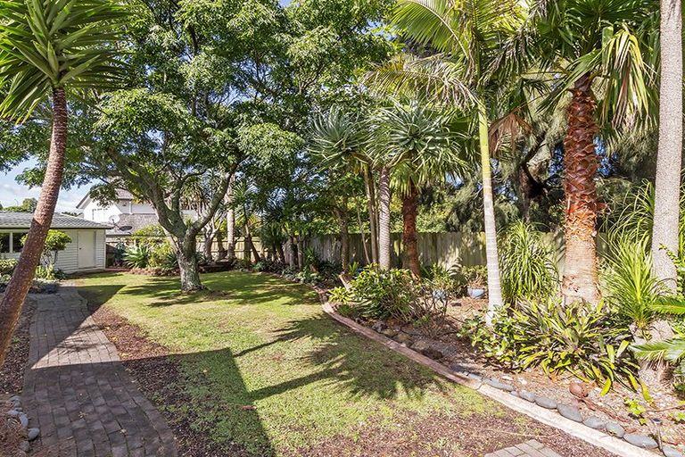 Photo of property in 12 Hemsway Place, Sunnyhills, Auckland, 2010