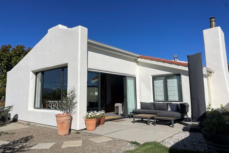 Photo of property in 2 Arklow Street, Albert Town, Wanaka, 9305