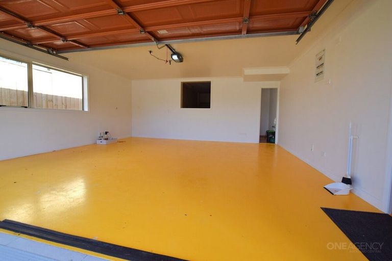 Photo of property in 14 Provence Esplanade, Te Atatu Peninsula, Auckland, 0610