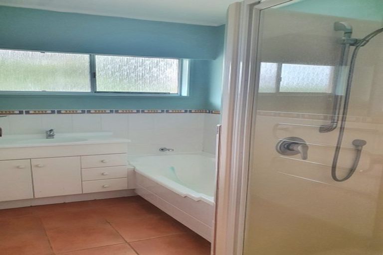 Photo of property in 100 Clevedon Road, Papakura, 2110