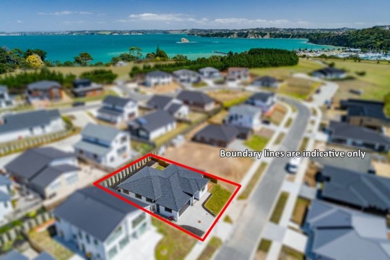 Photo of property in 11 Resolution Drive, Gulf Harbour, Whangaparaoa, 0930