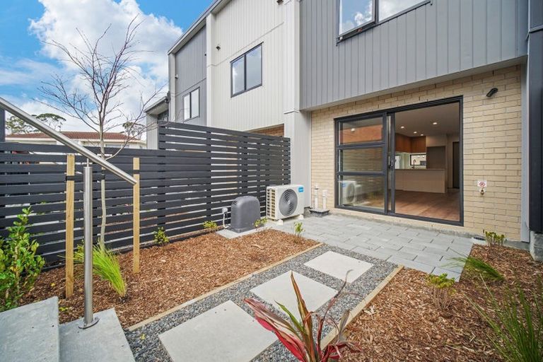 Photo of property in 20 Hoopers Road, Glen Eden, Auckland, 0602