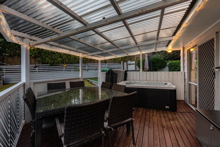 Photo of property in 42 Resolution Road, Welcome Bay, Tauranga, 3112