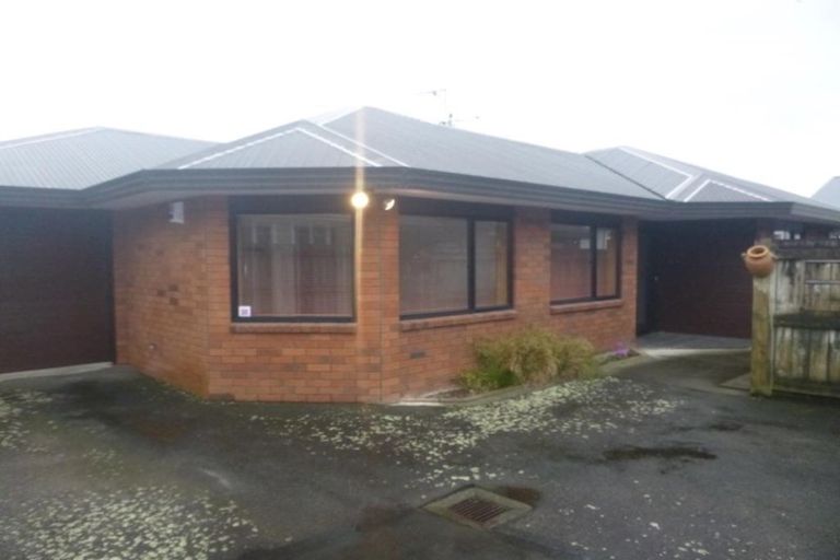 Photo of property in 2/14 Vincent Street, Waterloo, Lower Hutt, 5011