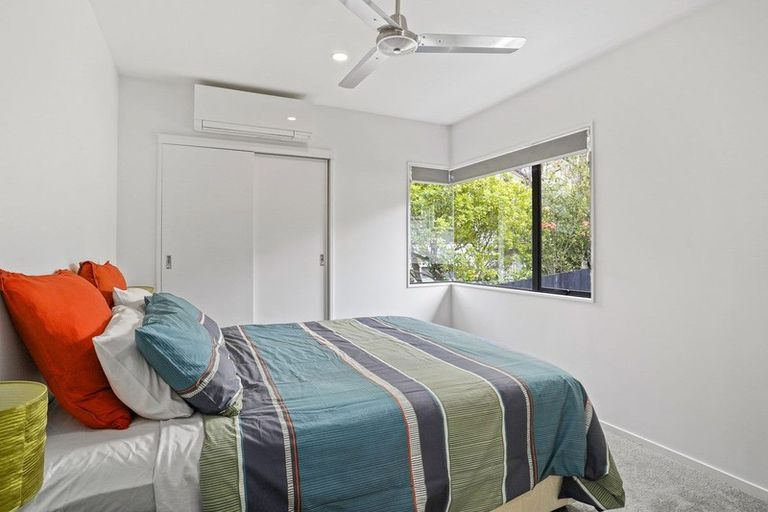 Photo of property in 18a Cottam Grove, Northcross, Auckland, 0632