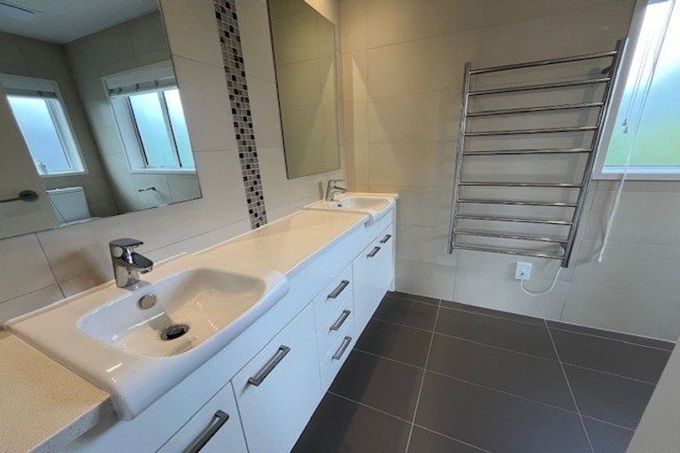 Photo of property in 9 Swindon Close, Mellons Bay, Auckland, 2014