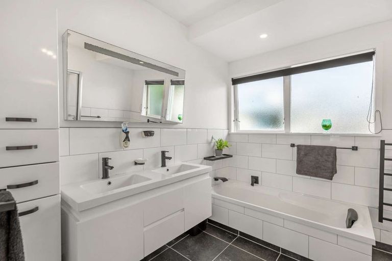 Photo of property in 255 Cambridge Street, Levin, 5510