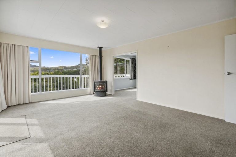Photo of property in 3 Kahikatea Grove, Paparangi, Wellington, 6037
