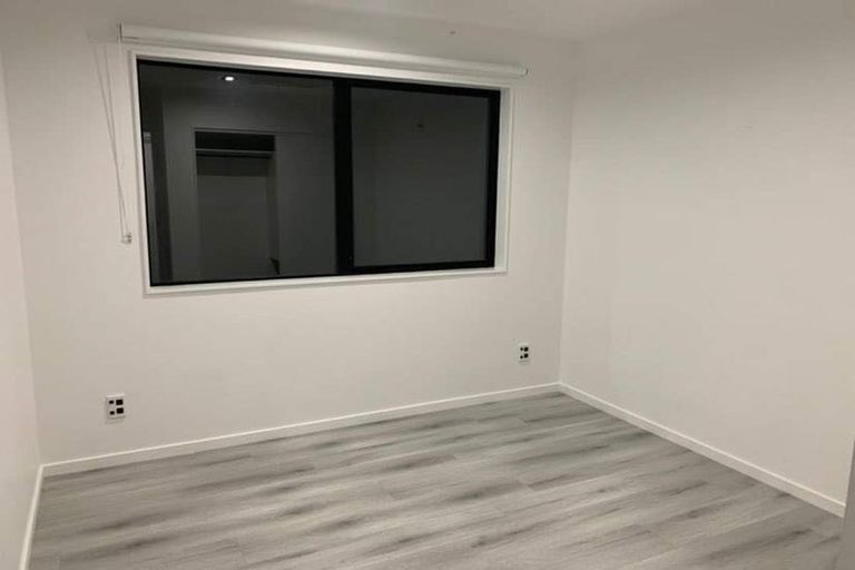 Photo of property in 8 Caribbean Drive, Unsworth Heights, Auckland, 0632