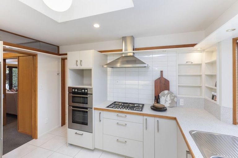 Photo of property in 16 Kent Lodge Avenue, Avonhead, Christchurch, 8042