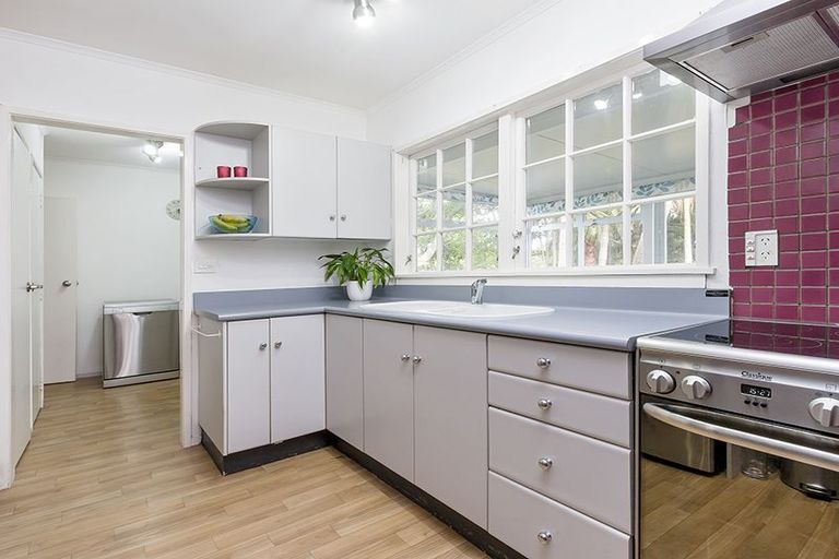 Photo of property in 12 Hemsway Place, Sunnyhills, Auckland, 2010