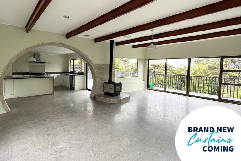 Photo of property in 1070 Scenic Drive North, Swanson, Auckland, 0816