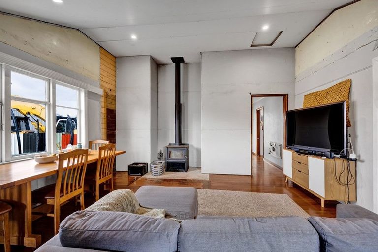 Photo of property in 196 Bridge Street, Eltham, 4322