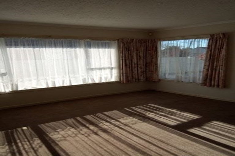 Photo of property in 15 Pembroke Street, Avondale, Christchurch, 8061