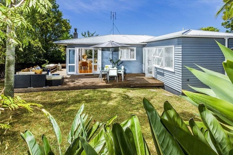 Photo of property in 20 Lynden Avenue, Hillcrest, Auckland, 0627