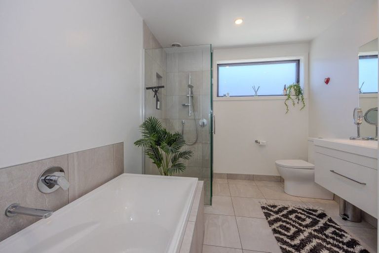 Photo of property in 20 Mount Nicholas Avenue, Wanaka, 9305