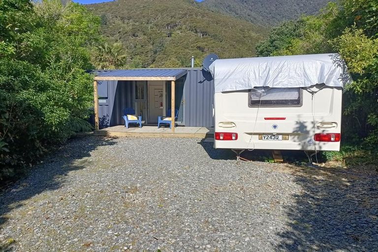 Photo of property in 2333 Croisilles-french Pass Road, Okiwi Bay, 7193