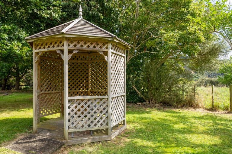 Photo of property in 266 North Manakau Road, Manakau, Levin, 5573