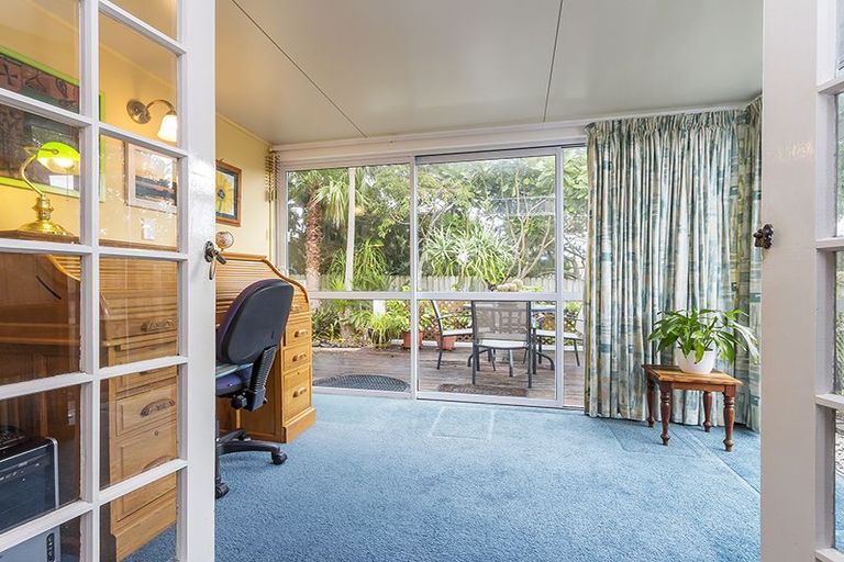 Photo of property in 12 Hemsway Place, Sunnyhills, Auckland, 2010