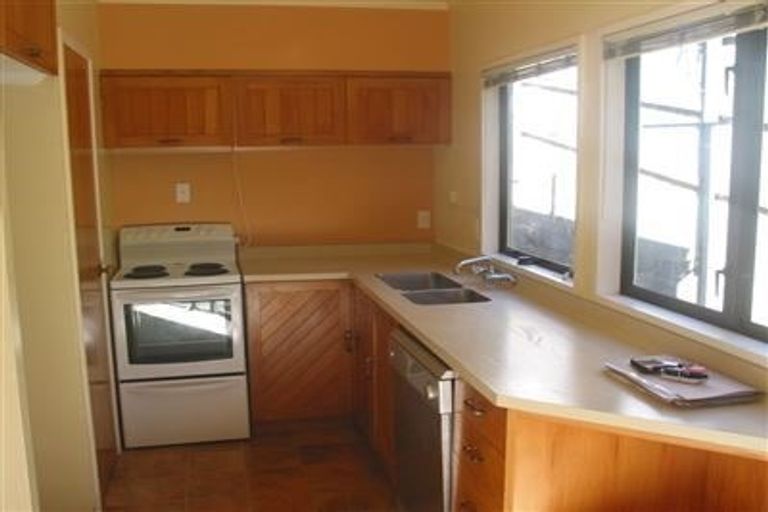 Photo of property in 1/20-22 Waratah Street, Birkenhead, Auckland, 0626