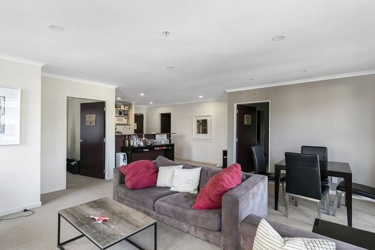 Photo of property in Terrace Heights Apartments, 12b/163 The Terrace, Wellington Central, Wellington, 6011