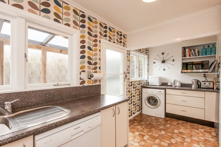 Photo of property in 23 Rimutaka Place, Titirangi, Auckland, 0604